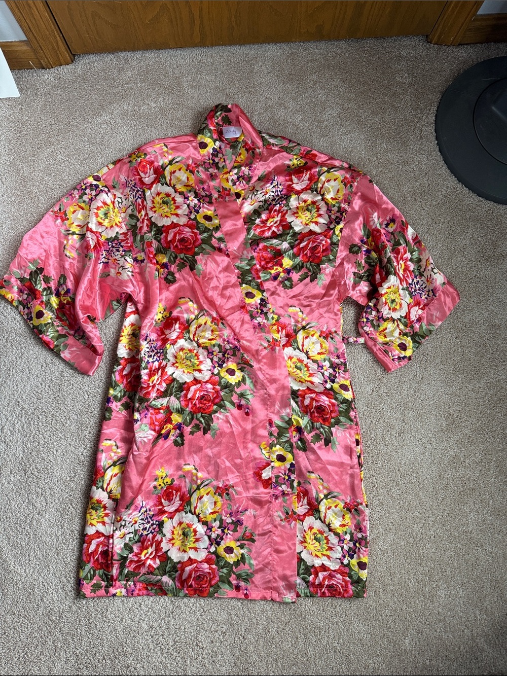 Ms Lovely pink floral satin kimono robe. Size M/L